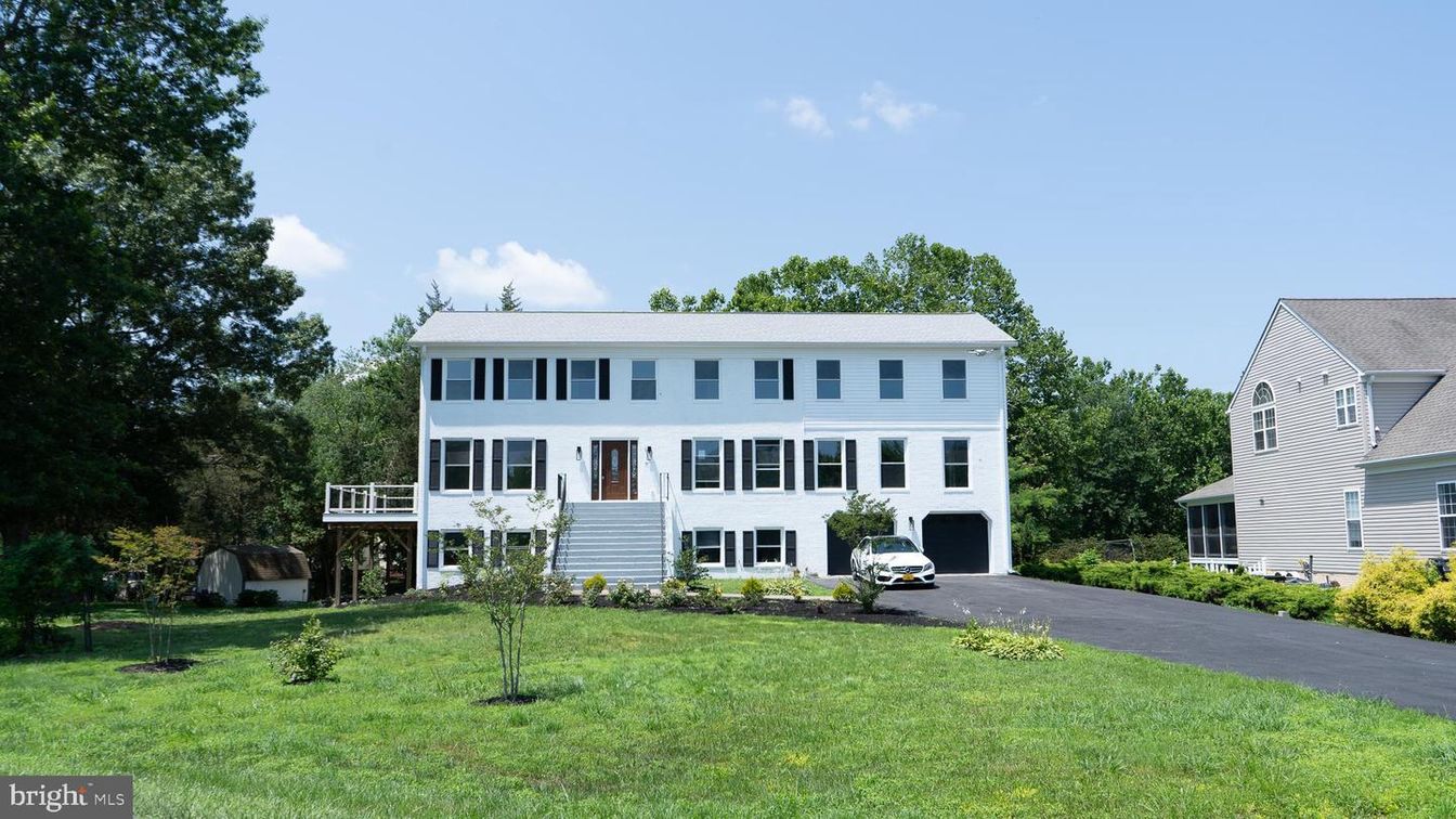 Attached, Backyard, Exterior, Facade, Georgian