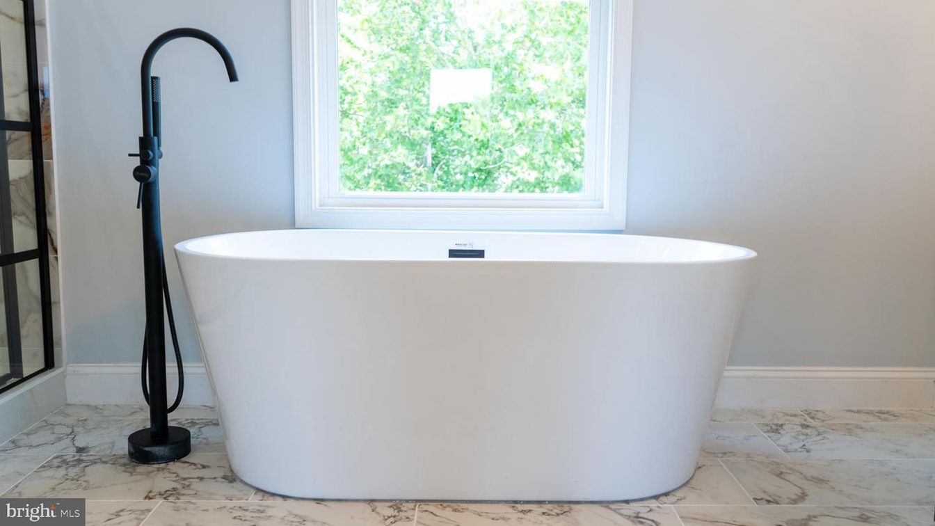 Bathroom, Free Standing Baths, Interior, Marble, Marble Walls