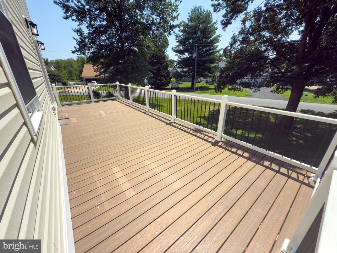 Exterior, Wood Texture Flooring