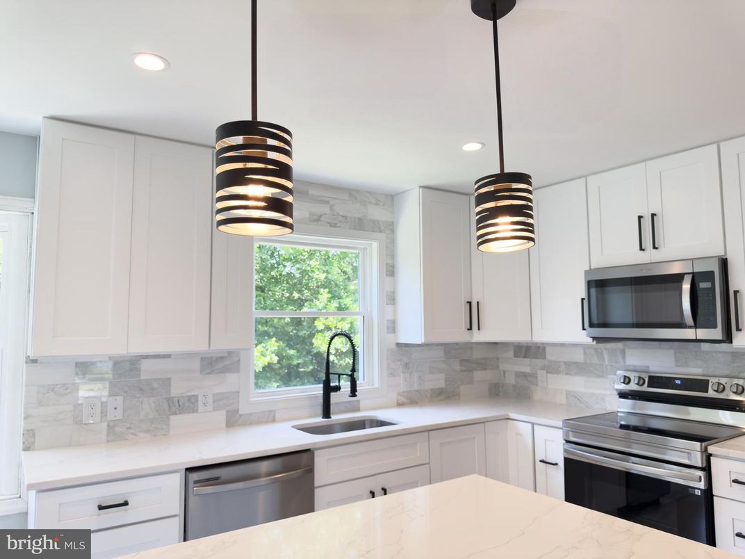 Interior, Kitchen, Pendant Lights, Recessed Lighting, Stainless Steel Appliances