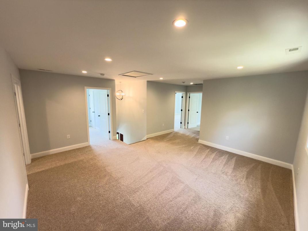 Empty room, Interior, Recessed Lighting