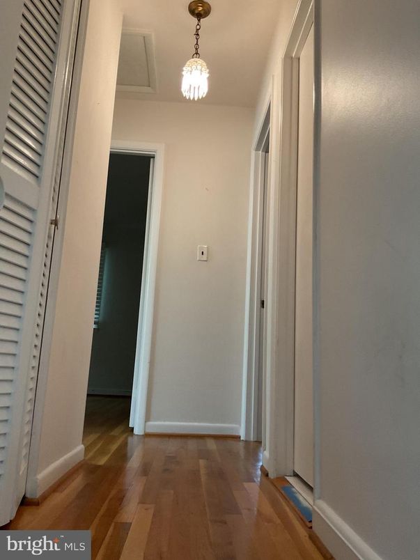 Interior, Pendant Lights, Wood Texture Flooring
