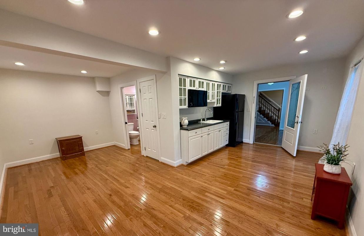Bathroom, Interior, Recessed Lighting, Wood Texture Flooring