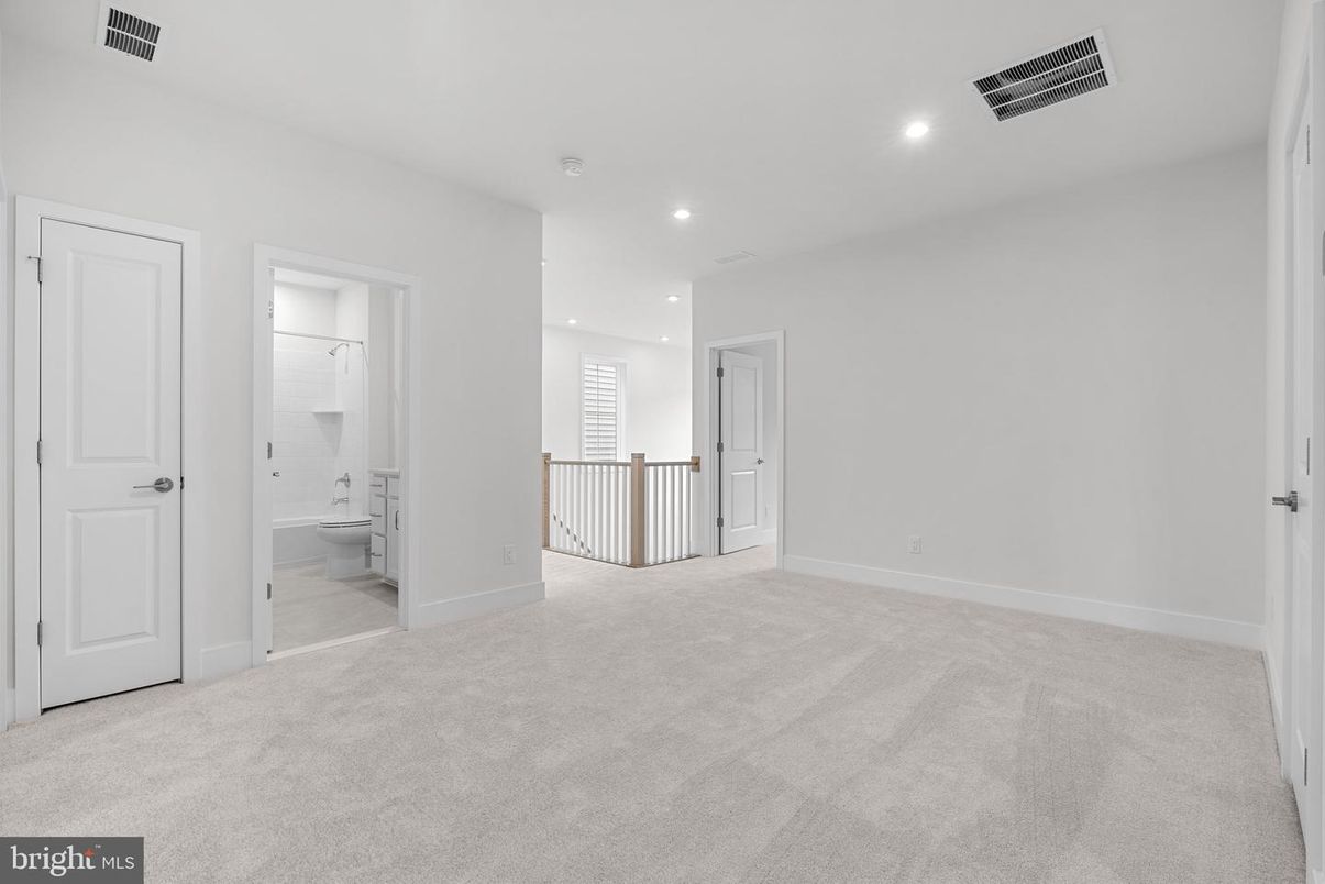 Bathroom, Empty room, Interior, Recessed Lighting