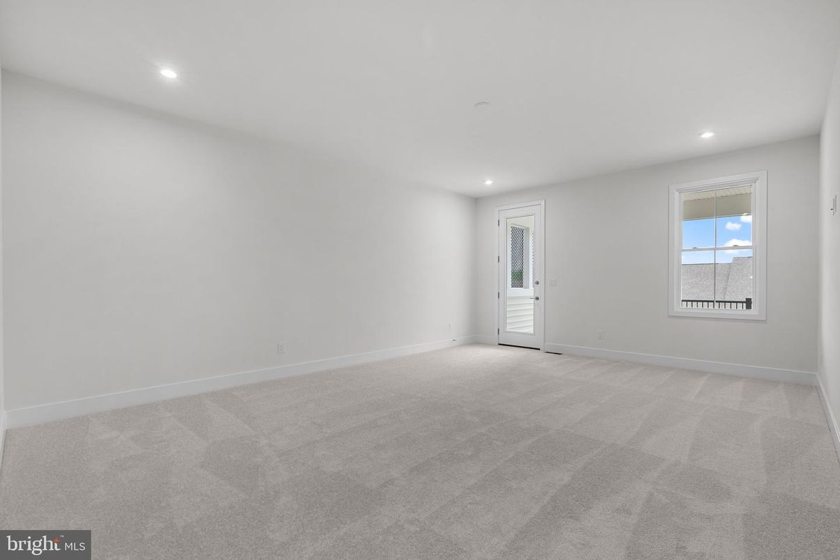 Empty room, Interior, Recessed Lighting