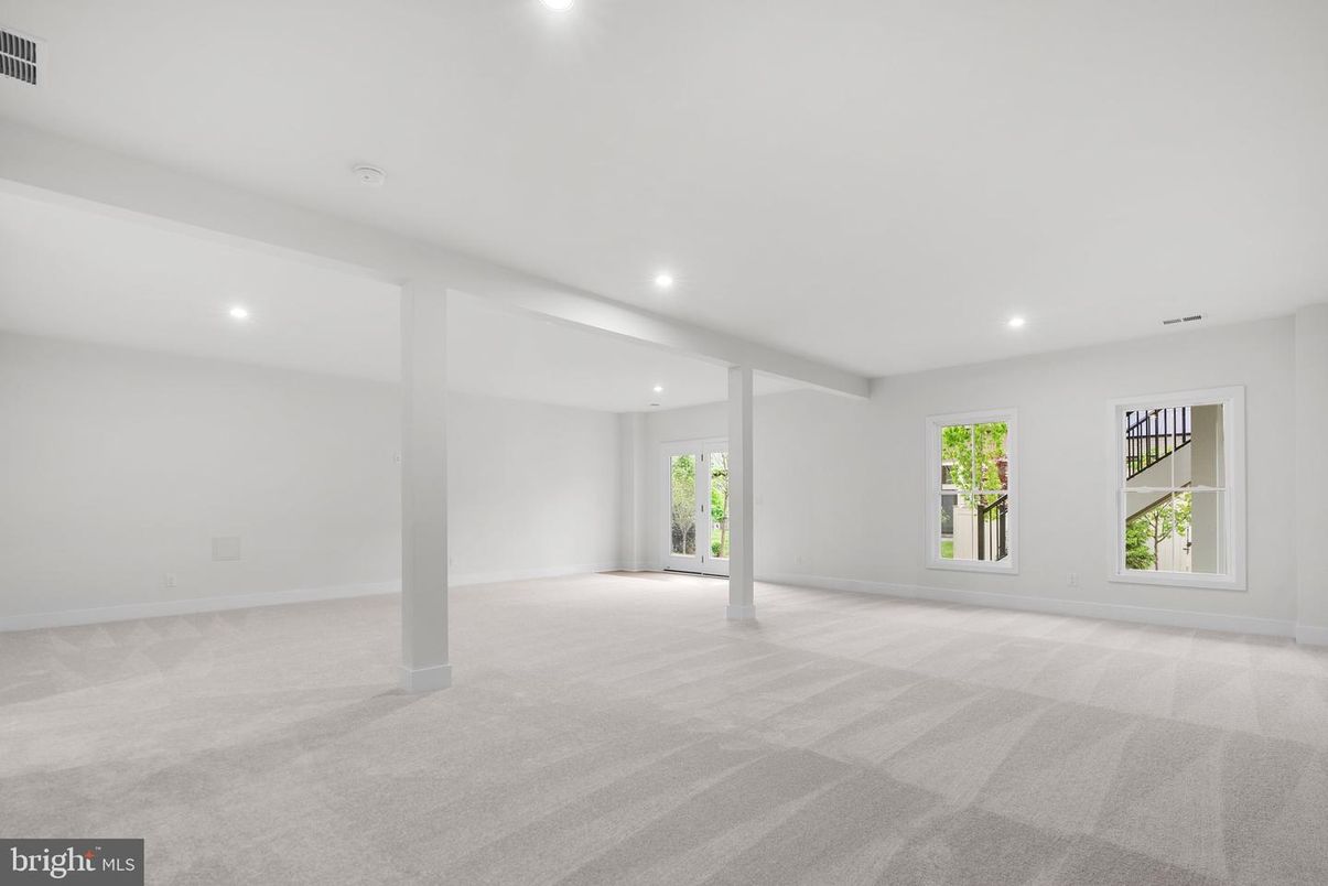 Empty room, Interior, Recessed Lighting