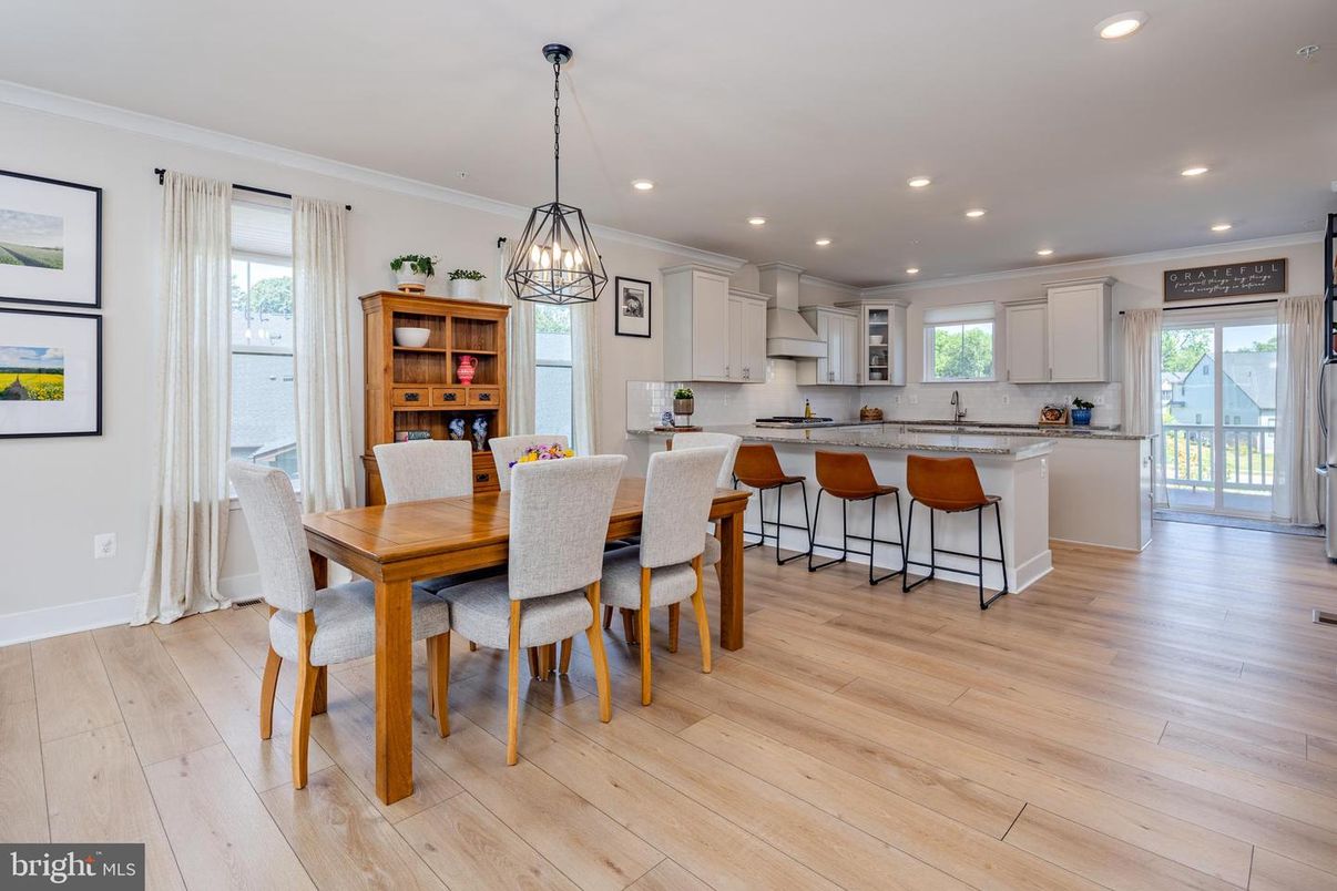 Dining room, Interior, Kitchen, Pendant Lights, Recessed Lighting, Wood Texture Flooring
