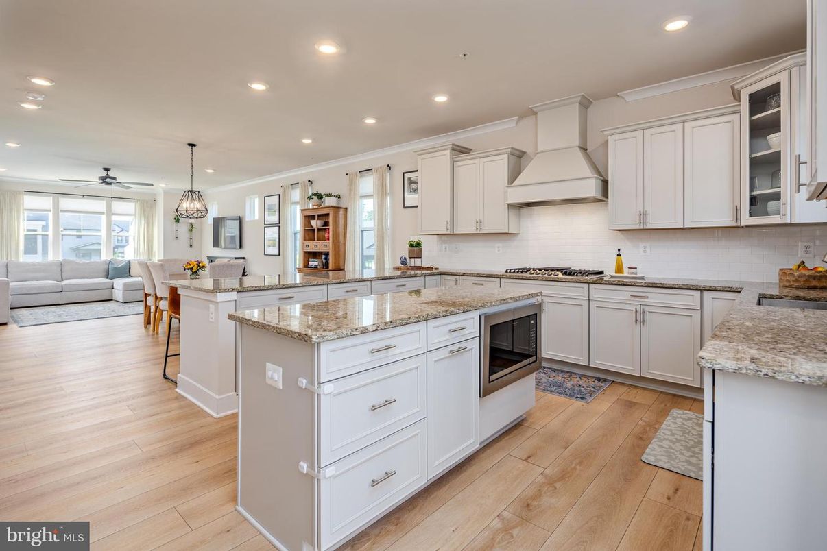 Dining room, Interior, Kitchen, Pendant Lights, Recessed Lighting, Stainless Steel Appliances, Wood Texture Flooring