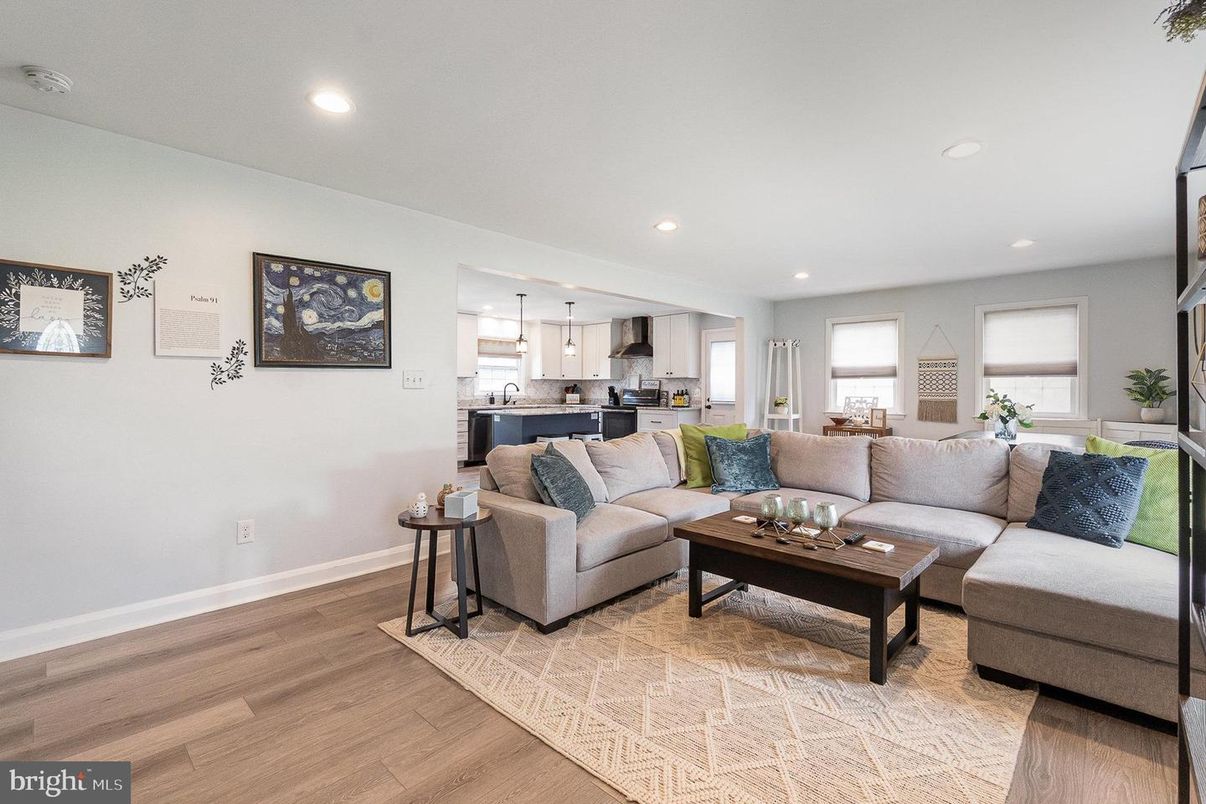 Interior, Kitchen, Living room, Pendant Lights, Recessed Lighting, Wood Texture Flooring