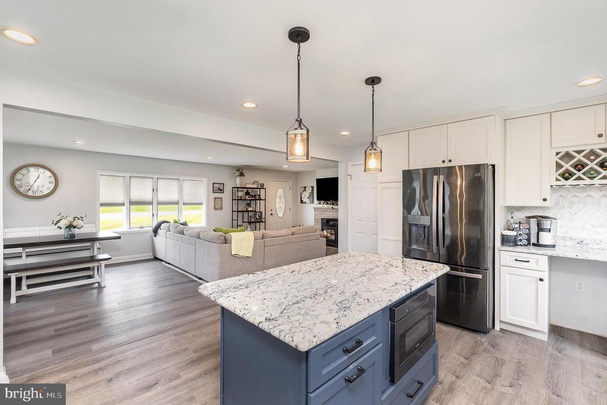 Interior, Kitchen, Living room, Pendant Lights, Recessed Lighting, Wood Texture Flooring