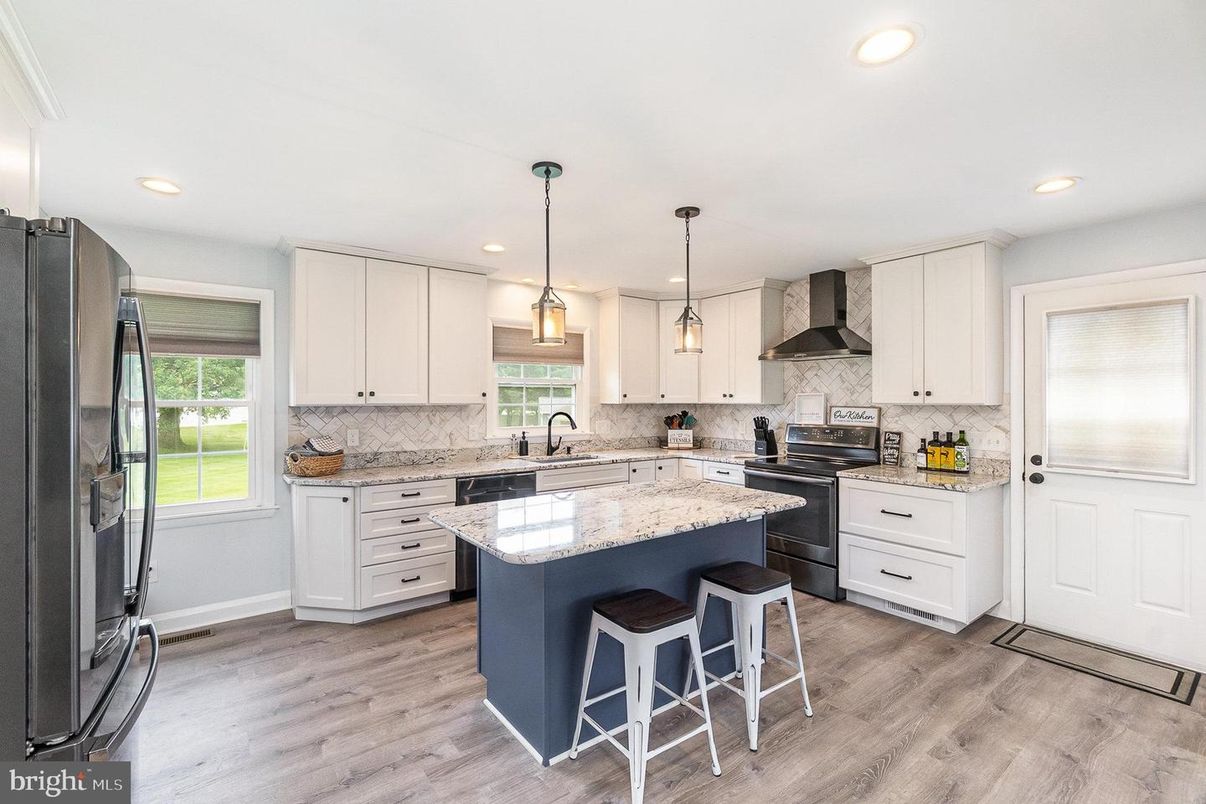 Interior, Kitchen, Pendant Lights, Recessed Lighting, Wood Texture Flooring