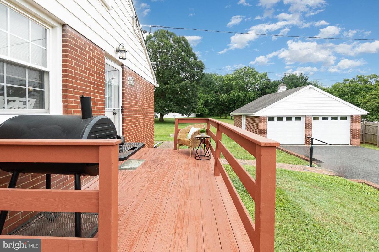 Detached Garage, Exterior