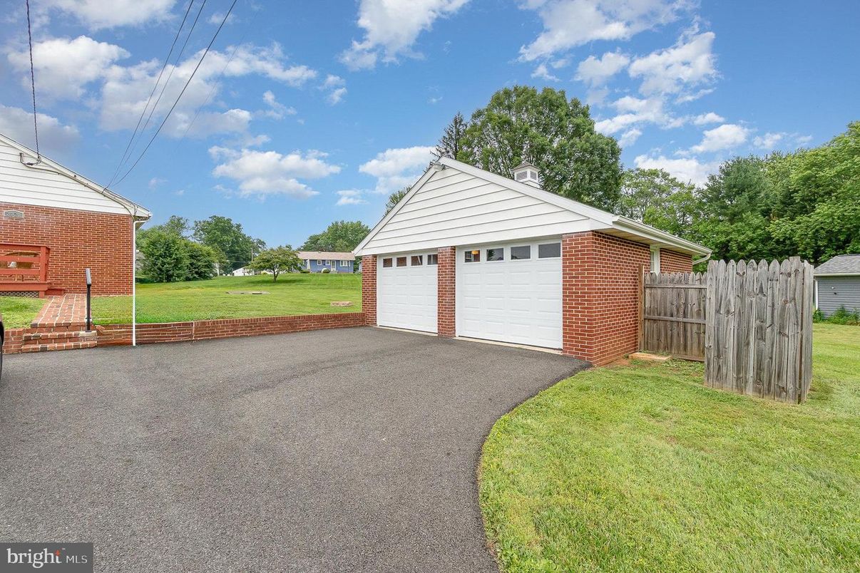Backyard, Detached Garage, Exterior