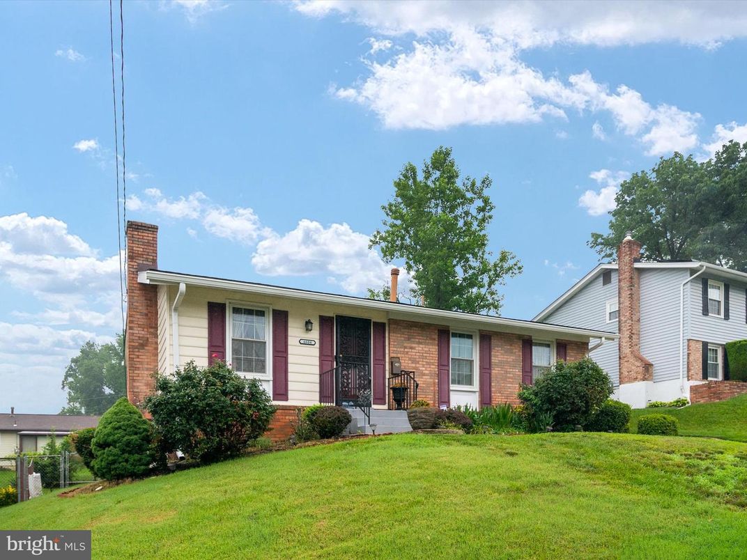 Exterior, Facade, Brick Facade, Ranch