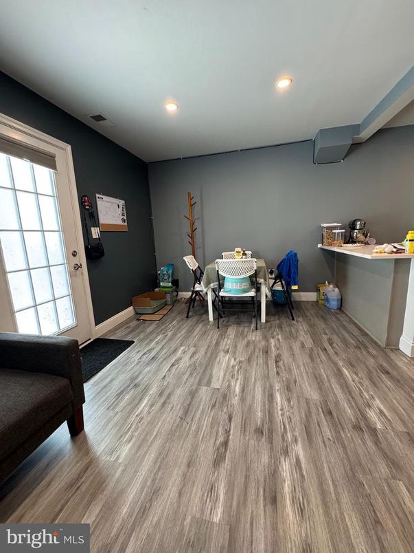 Interior, Recessed Lighting, Wood Texture Flooring