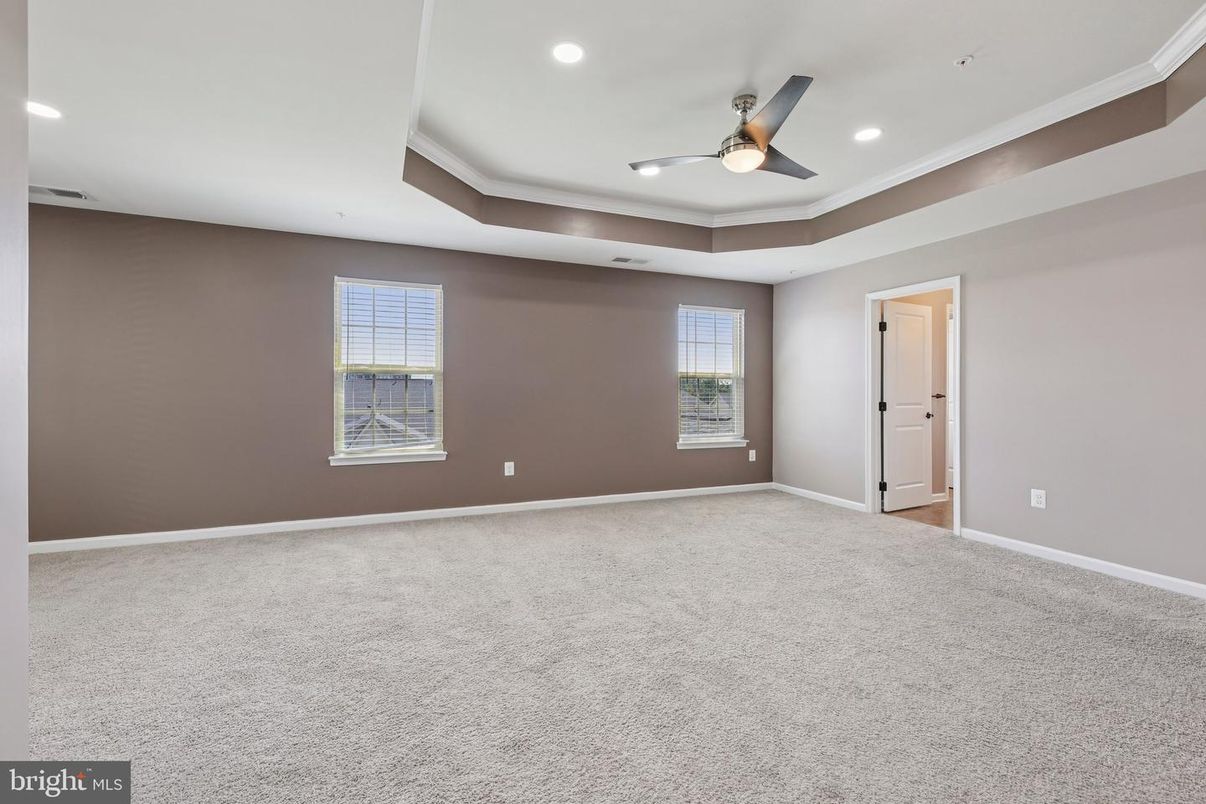 Empty room, Interior, Recessed Lighting