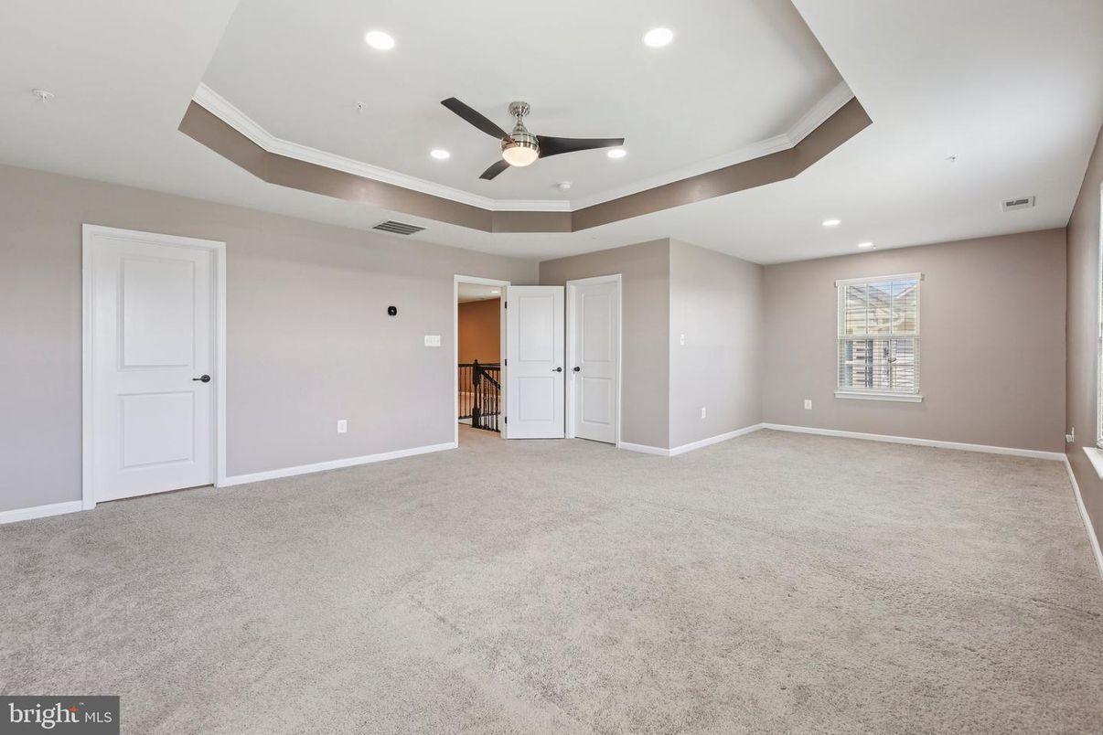 Empty room, Interior, Recessed Lighting