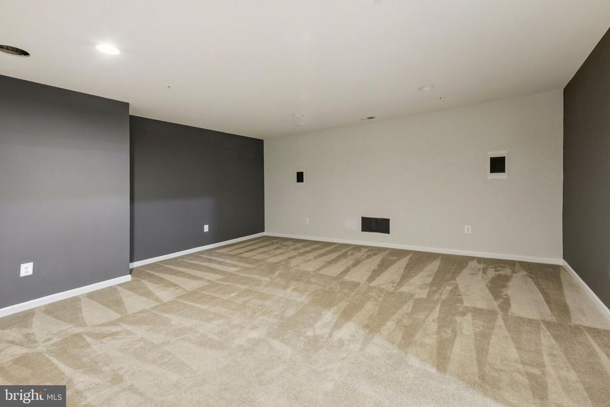Empty room, Interior, Recessed Lighting