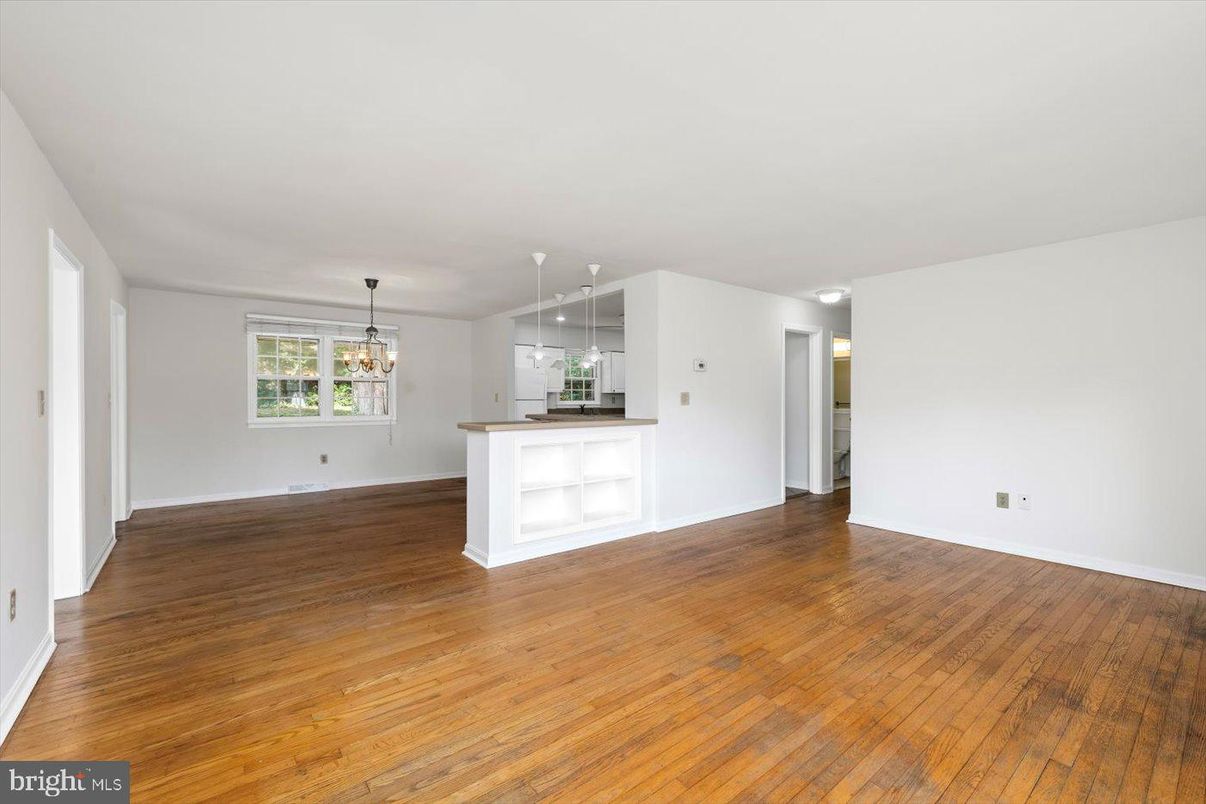 Empty room, Interior, Pendant Lights, Wood Texture Flooring