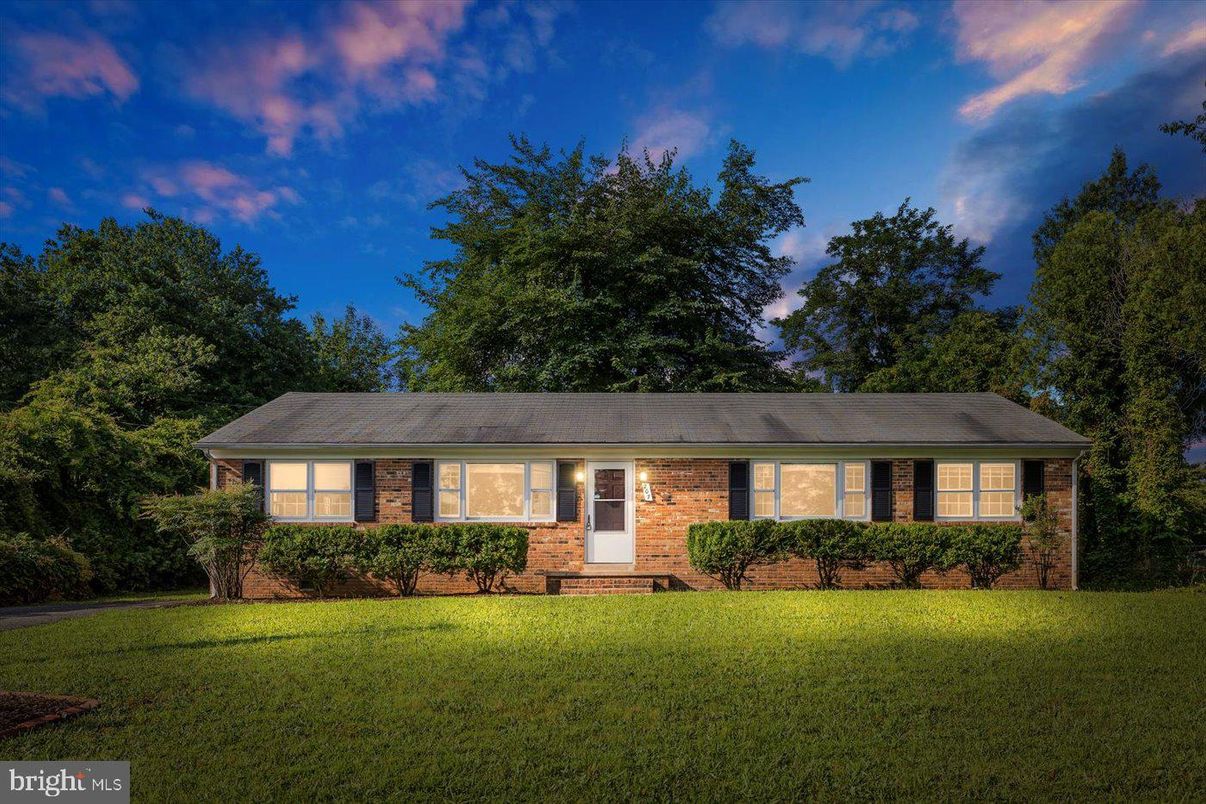 Exterior, Facade, Brick Facade, Ranch