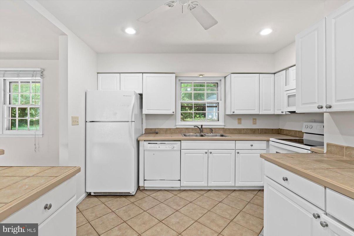 Interior, Kitchen, Recessed Lighting, Tile Countertops