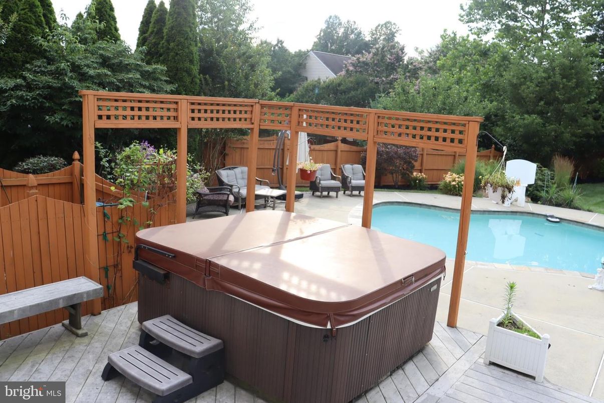 Exterior, Hot Tub, Pool
