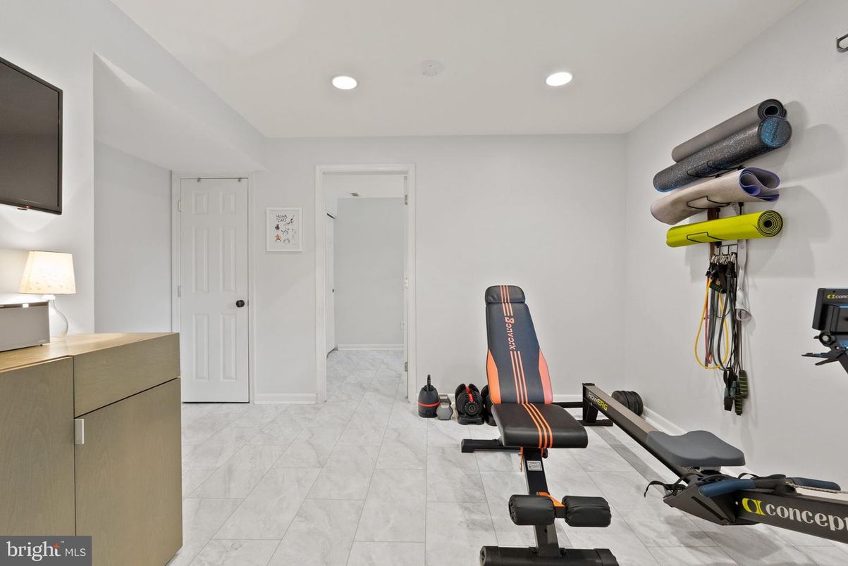 Fitness Equipment, Interior, Marble, Recessed Lighting