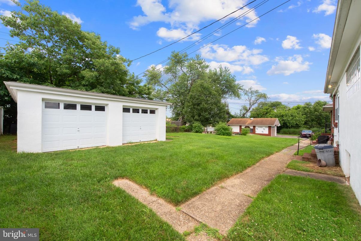 Backyard, Detached Garage, Exterior