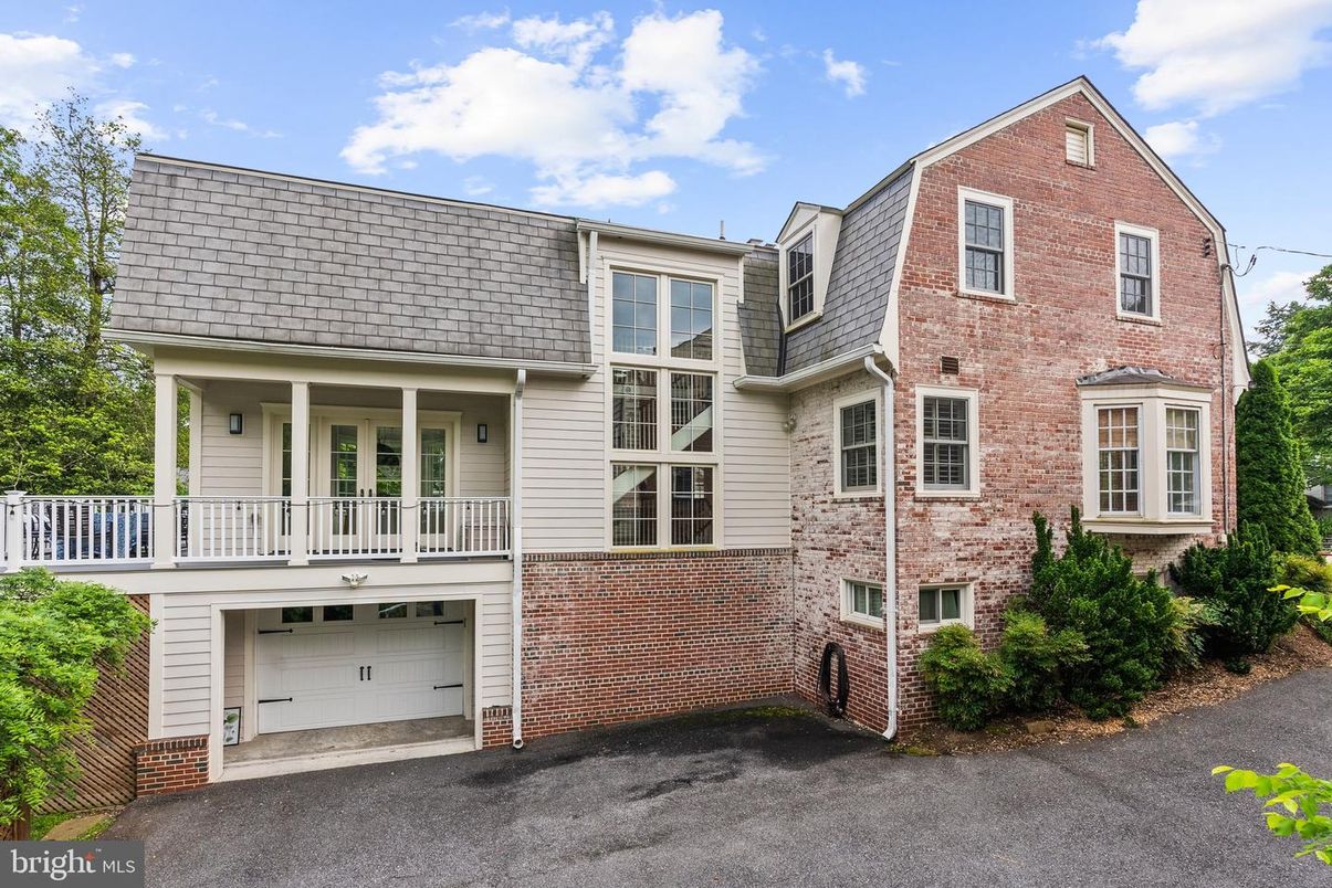 Attached, Exterior, Facade, Brick Facade, Rowhouse