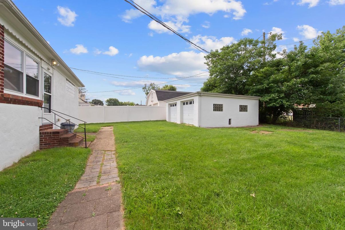 Backyard, Detached Garage, Exterior