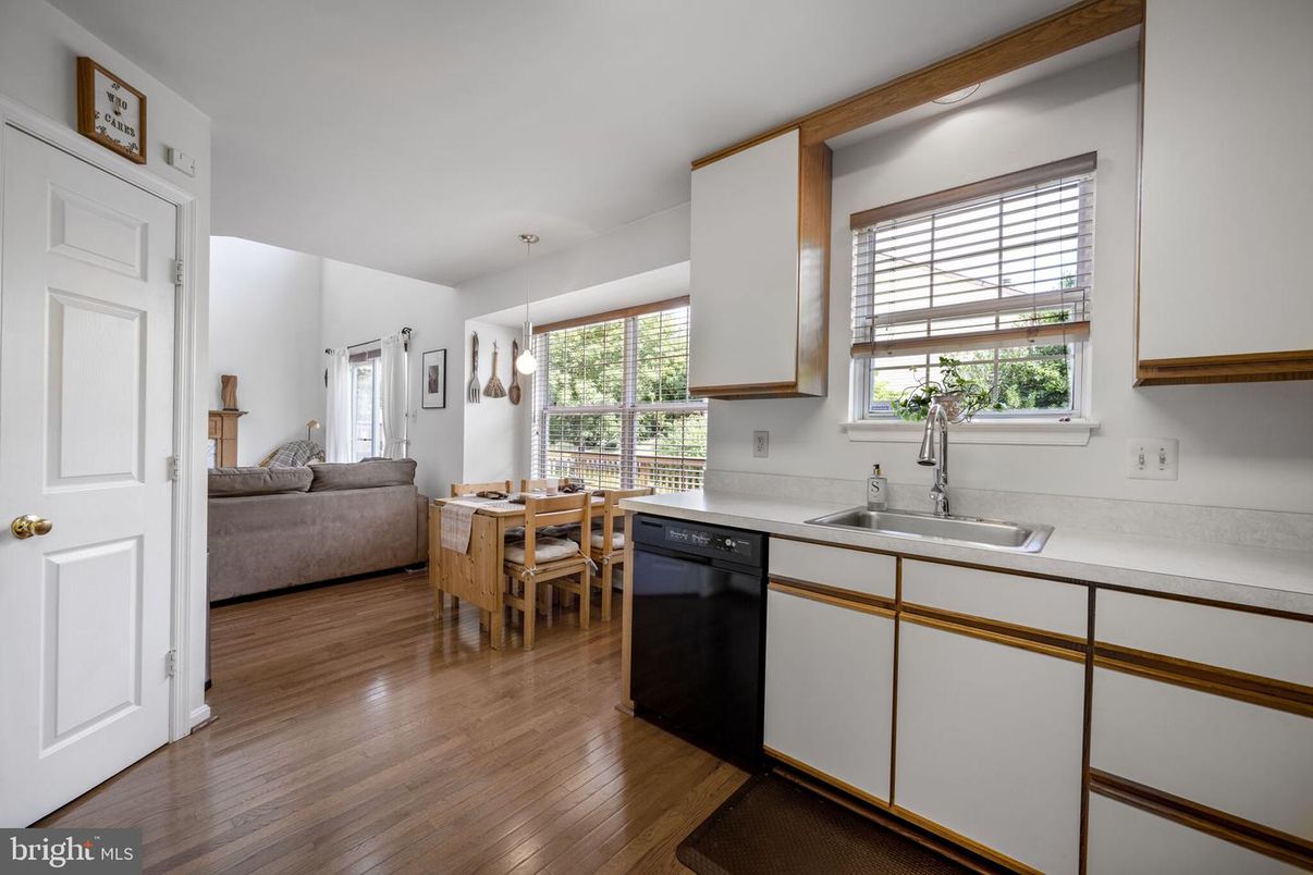 Dining room, Interior, Kitchen, Pendant Lights, Wood Texture Flooring