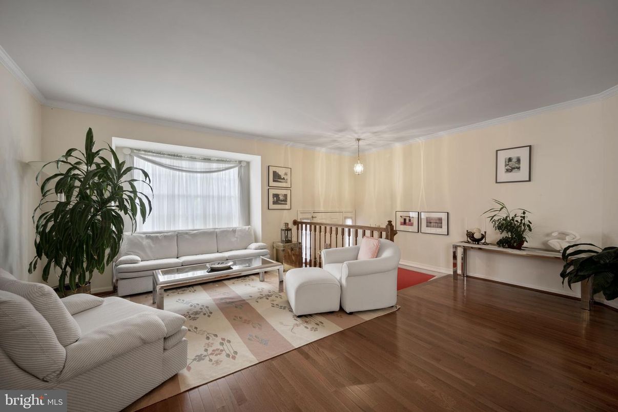 Interior, Living room, Pendant Lights, Wood Texture Flooring