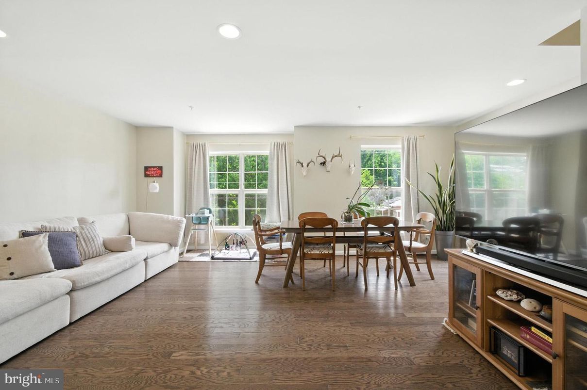 Dining room, Interior, Living room, Recessed Lighting, Wood Texture Flooring