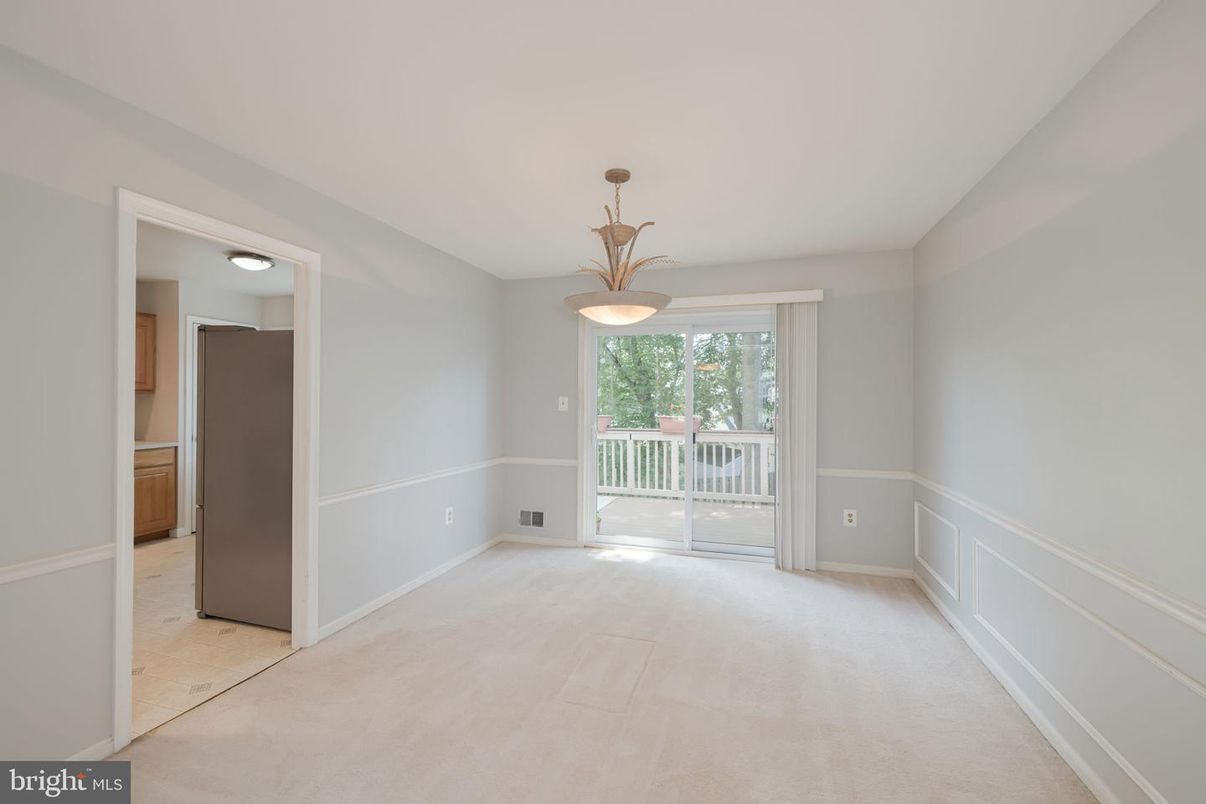 Empty room, Interior, Pendant Lights