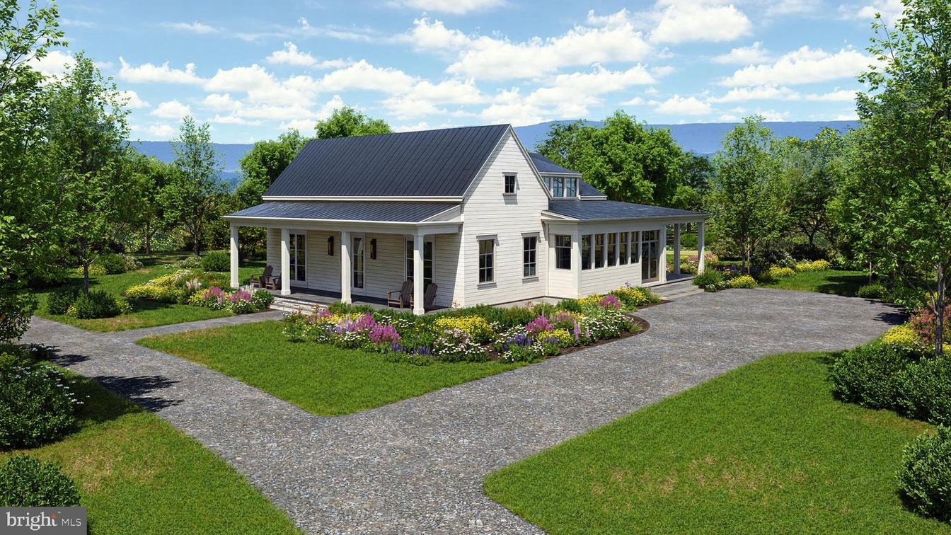 Backyard, Exterior, Facade, Farmhouse