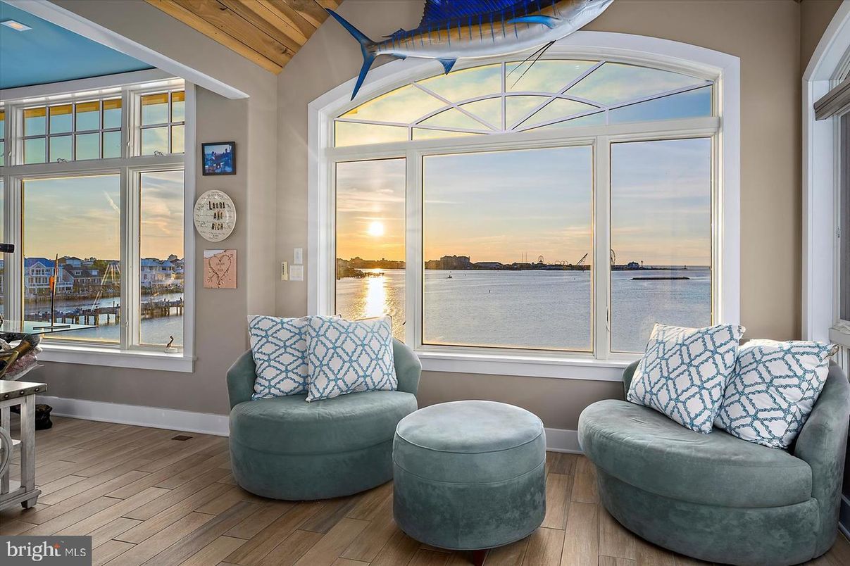 Interior, Sun Room, Water, Wood Texture Flooring