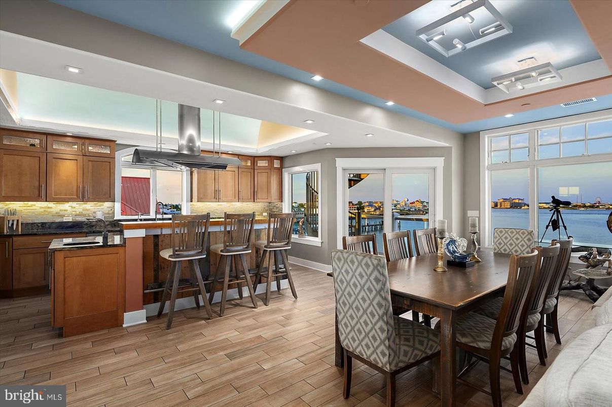 Dining room, Interior, Kitchen, Recessed Lighting, Water, Wood Texture Flooring