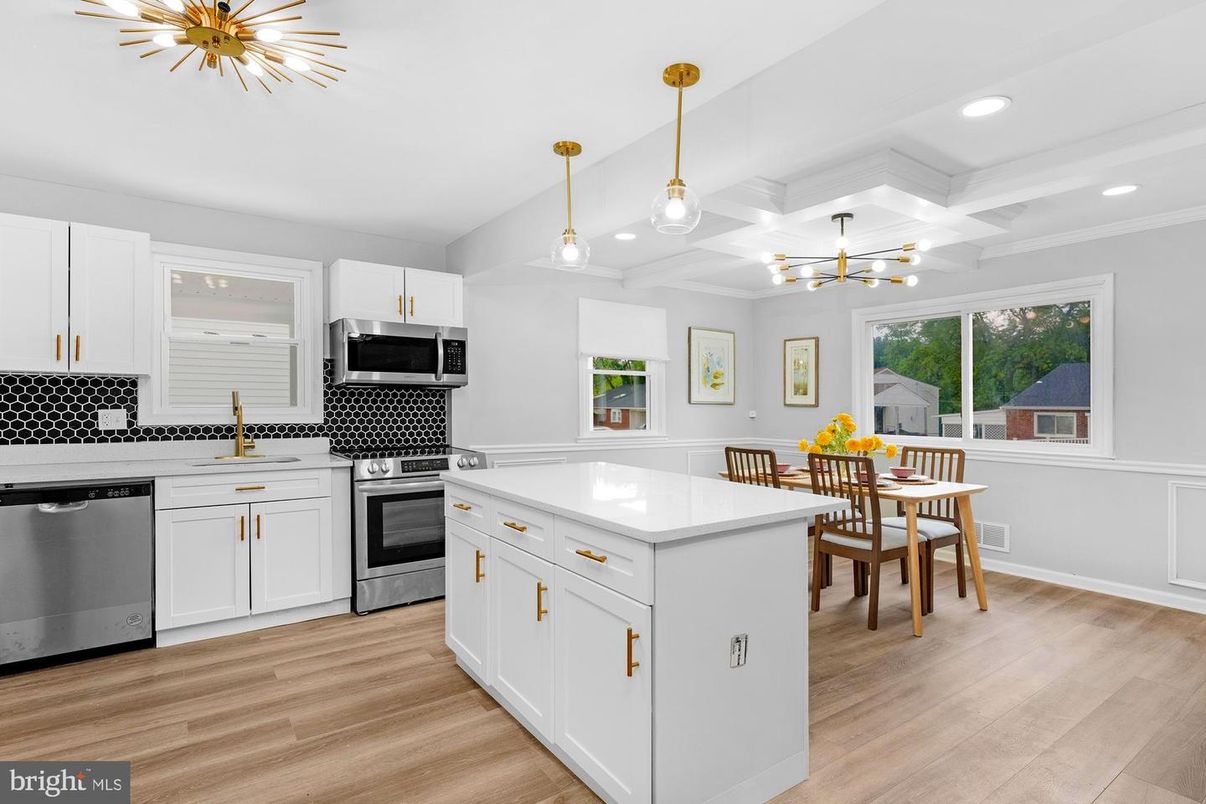 Dining room, Interior, Kitchen, Pendant Lights, Recessed Lighting, Stainless Steel Appliances, Wood Texture Flooring