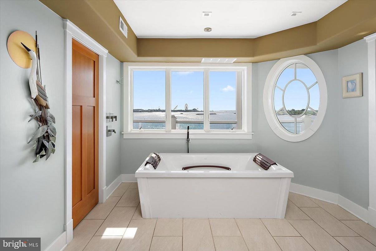 Bathroom, Interior, Recessed Lighting, Water