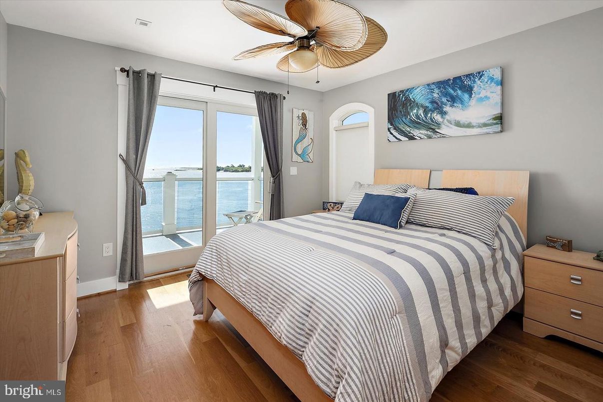 Bedroom, Interior, Water, Wood Texture Flooring