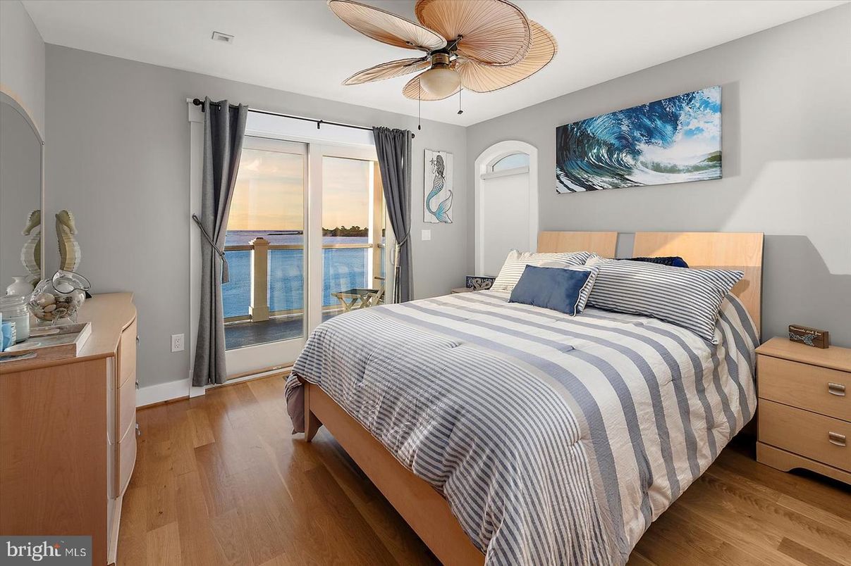 Bedroom, Interior, Water, Wood Texture Flooring