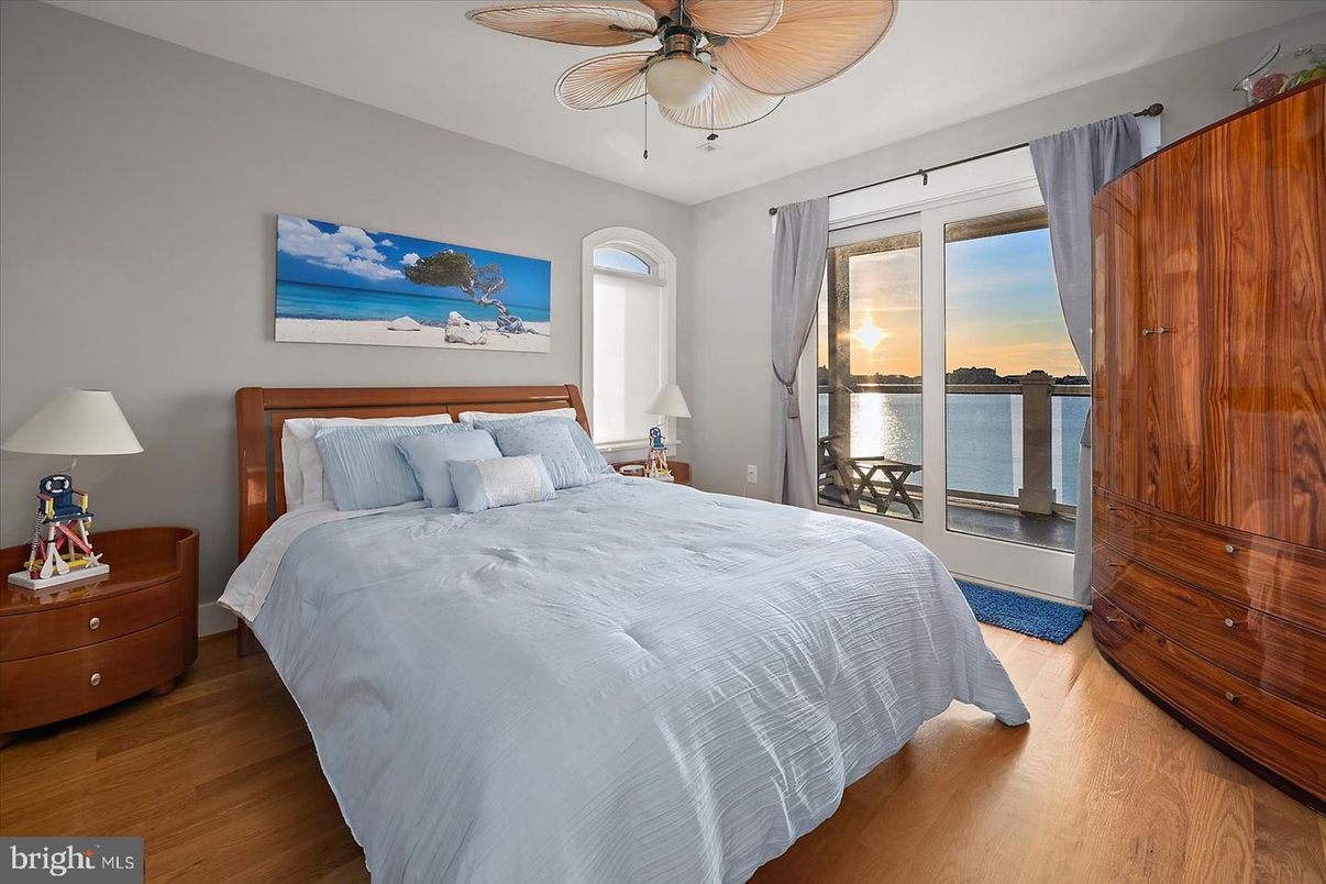 Bedroom, Interior, Water, Wood Texture Flooring