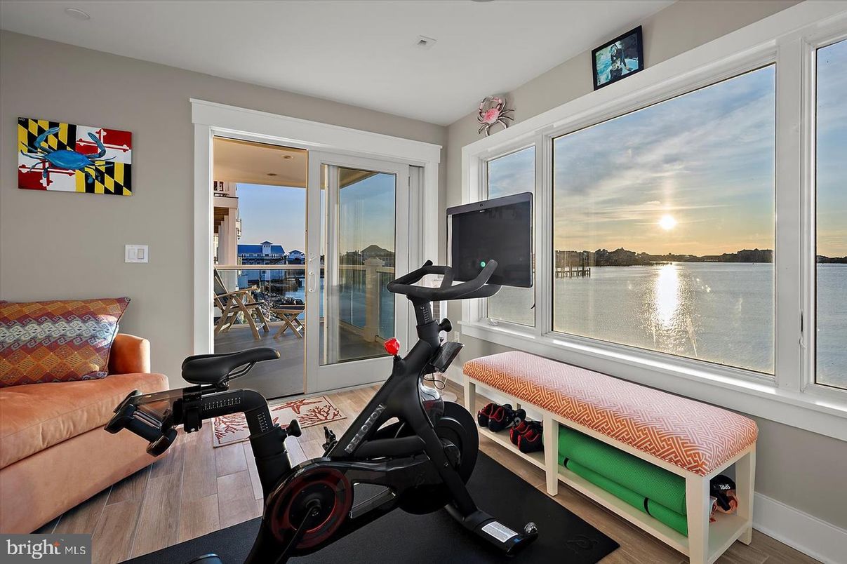 Fitness Equipment, Interior, Water, Wood Texture Flooring