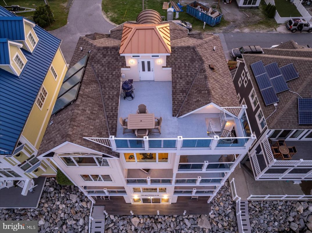 Exterior, Drone