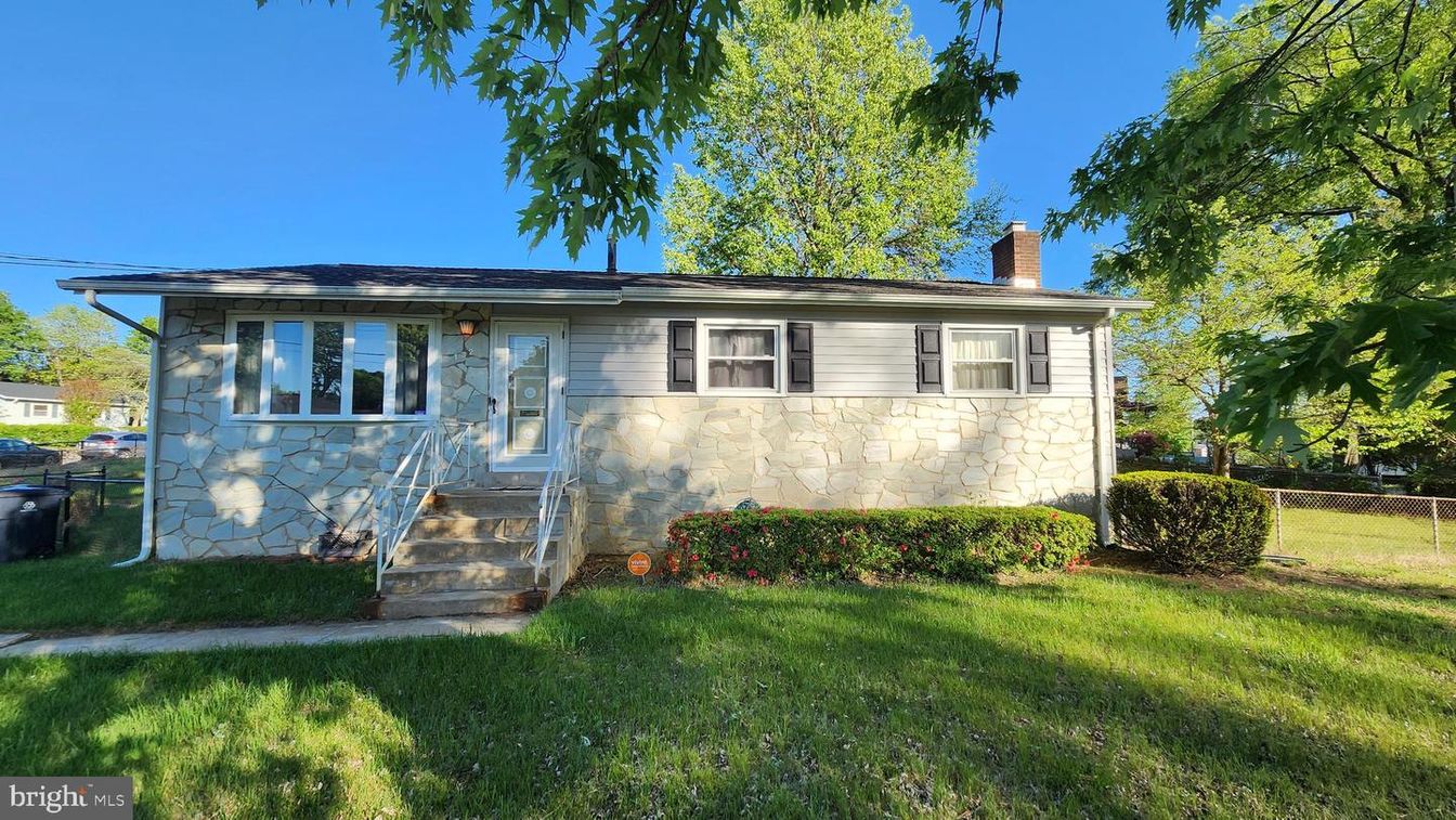 Backyard, Exterior, Facade, Ranch