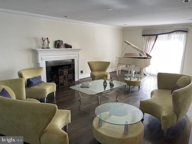 Fireplace, Interior, Living room, Piano, Recessed Lighting, Wood Texture Flooring
