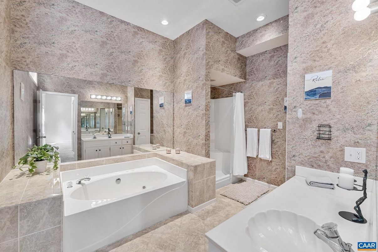 Bathroom, Dual Sink Vanities, Interior, Recessed Lighting