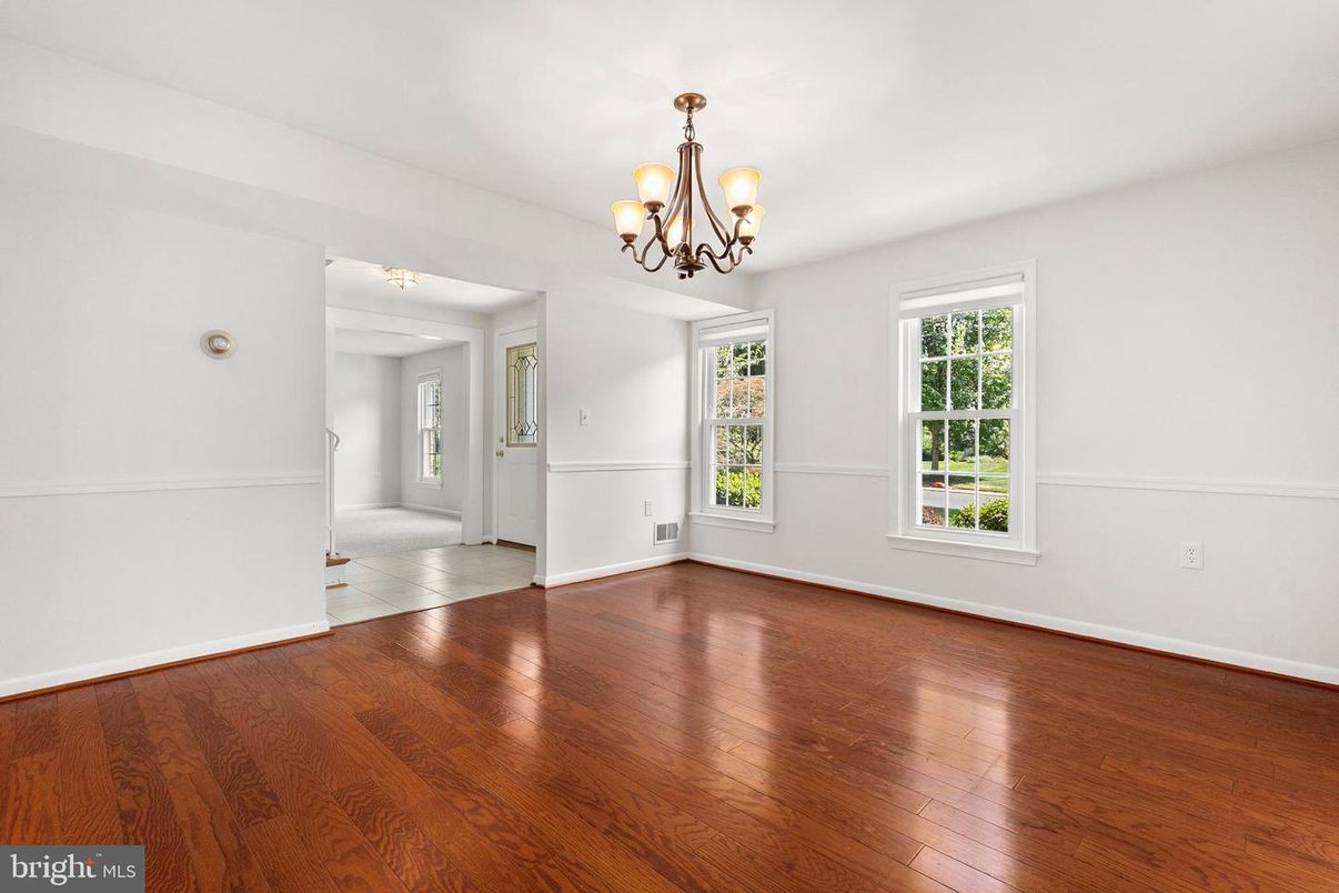 Chandelier, Empty room, Interior, Wood Texture Flooring