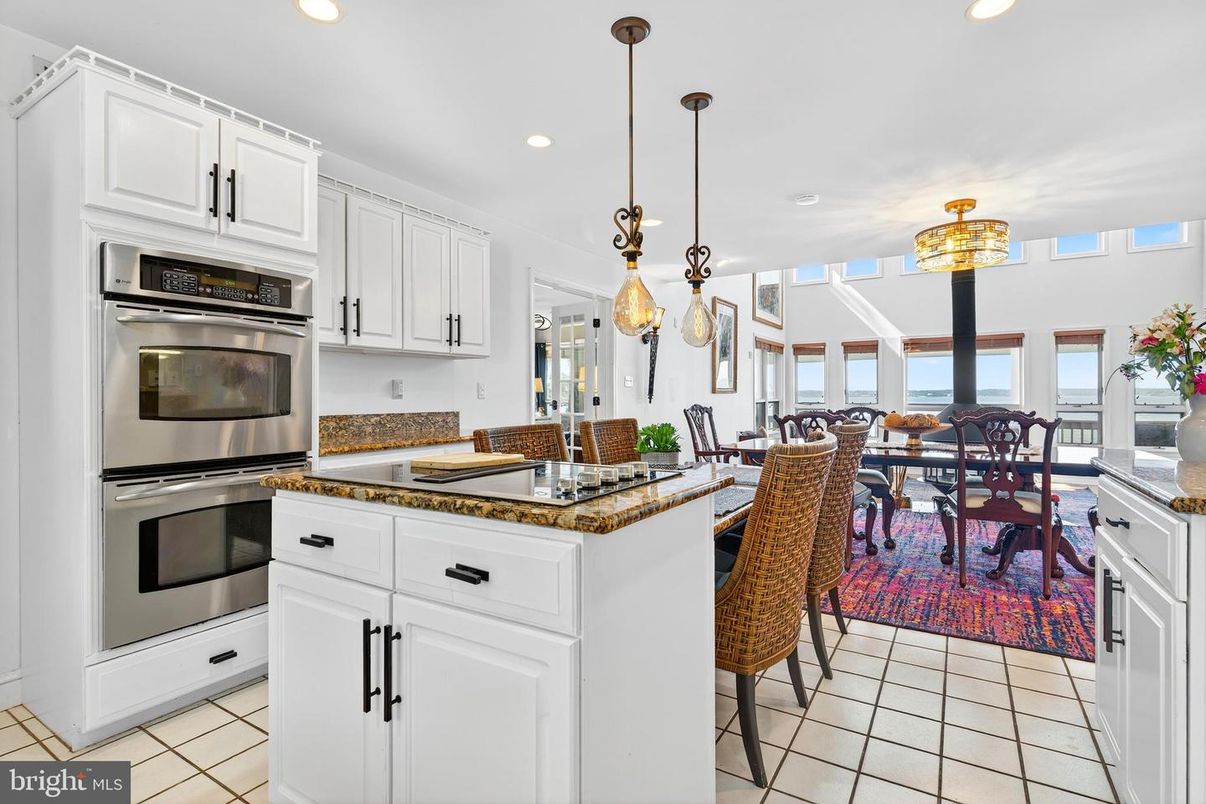 Dining room, Interior, Kitchen, Pendant Lights, Recessed Lighting, Stainless Steel Appliances