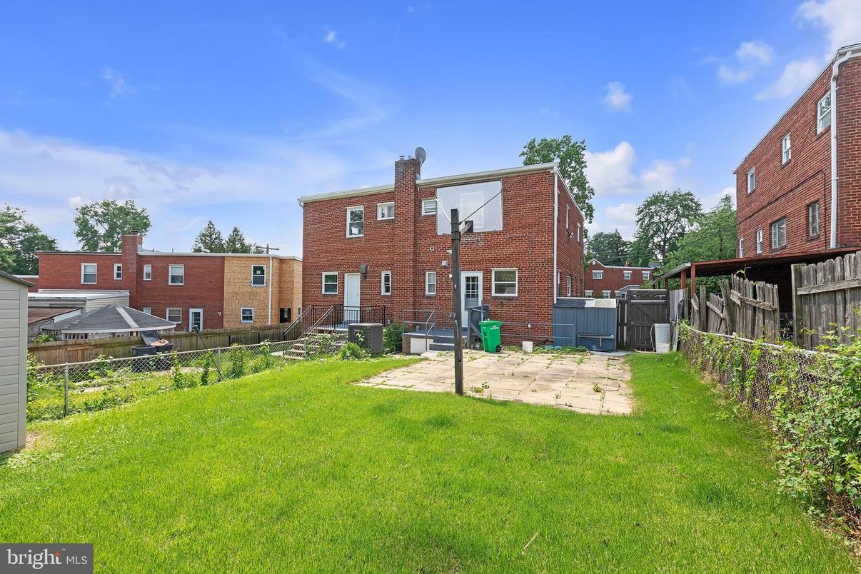 Backyard, Exterior